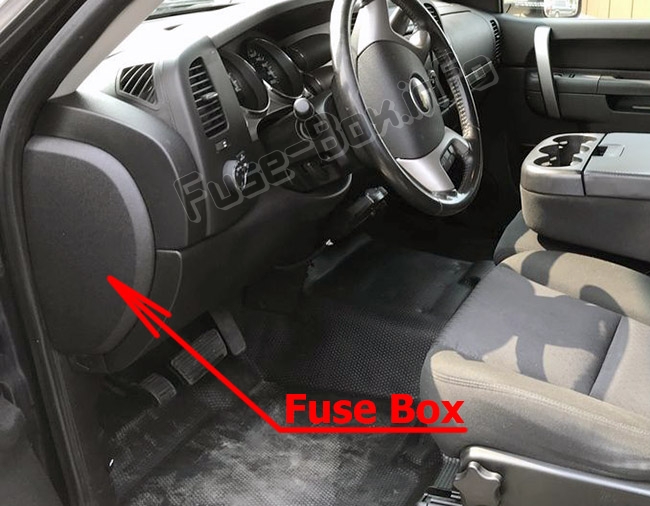 chevrolet-silverado-mk2-2007-2013_in_fuse_box_location.jpg