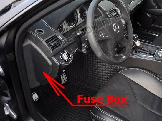 mercedes-benz-c-class-w204-2008-2014_in_fuse_box_location.jpg